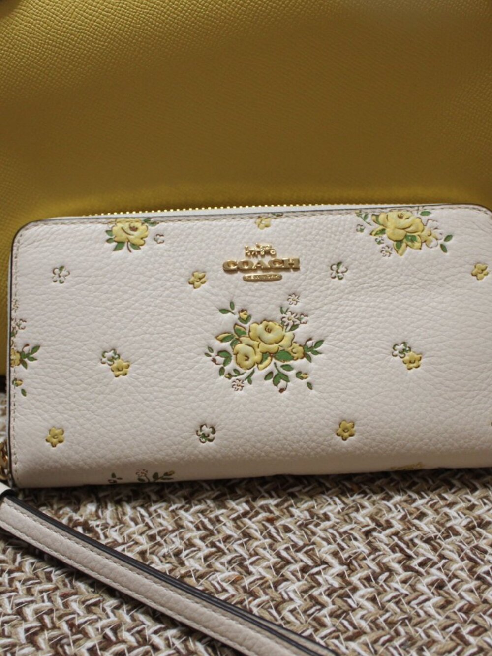 NWT COACH TOTE/PURSE, CONTINENTAL WALLET/COIN PURSE KEY FOB/ WALLET/SCARF SET! - Picture 6 of 16